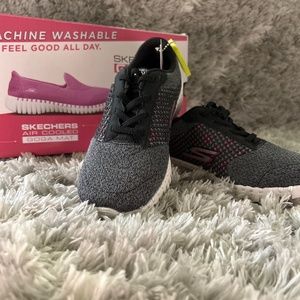 Sketchers go walk smart shoes black/pink size 6.5